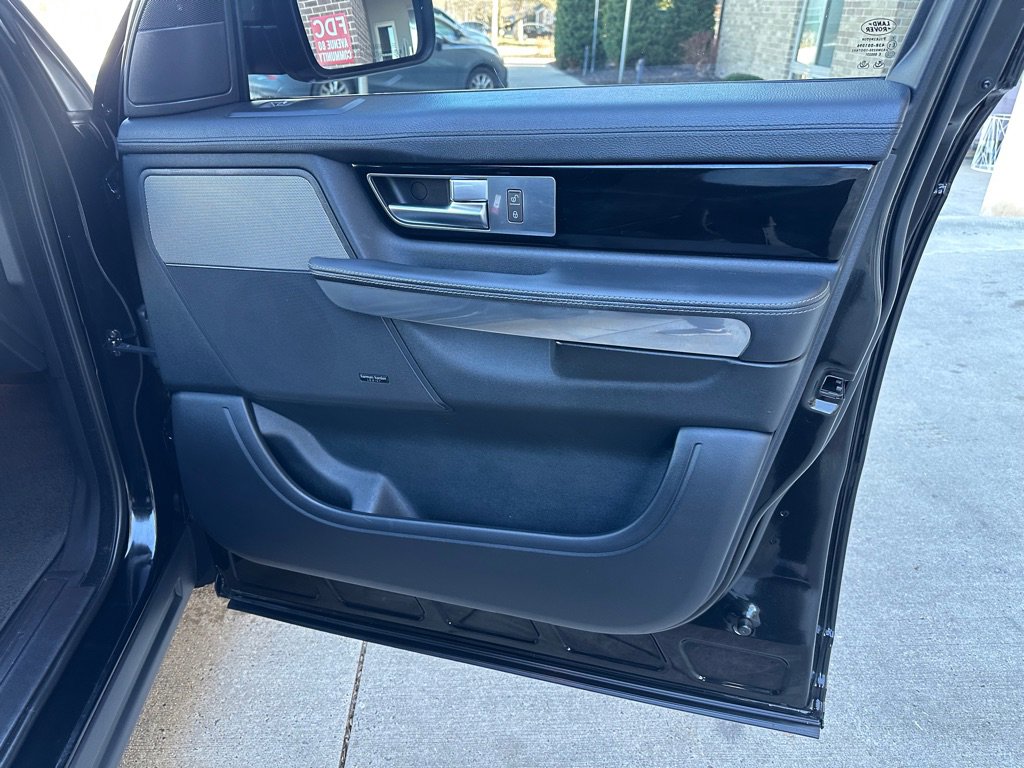 Used 2013 Land Rover Range Rover Sport HSE image 27