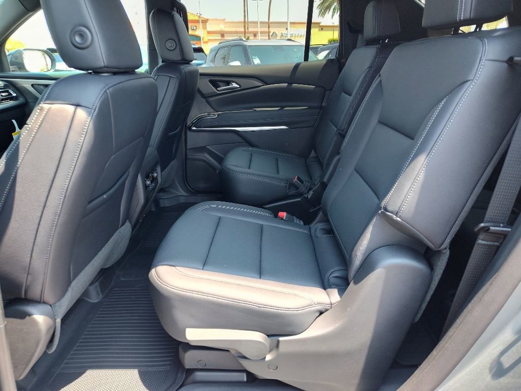 New 2025 Chevrolet Traverse LT w/ LPO, Floor Liner Package image 7