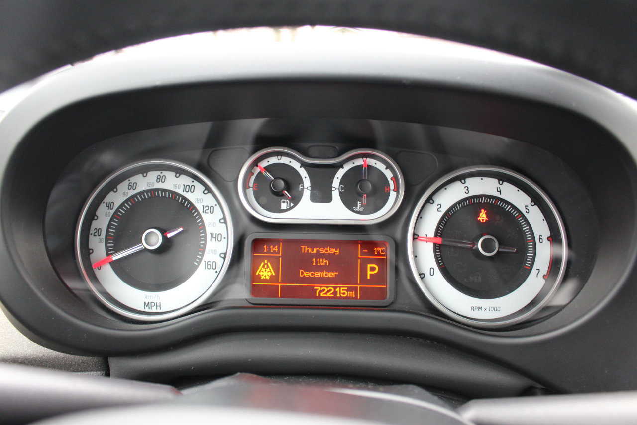 Used 2014 FIAT 500L Trekking w/ Popular Equipment Group image 22