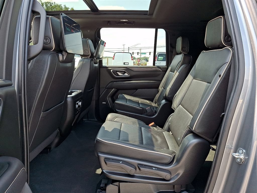 Used 2022 GMC Yukon XL SLT w/ SLT Luxury Package AWD/4WD image 10