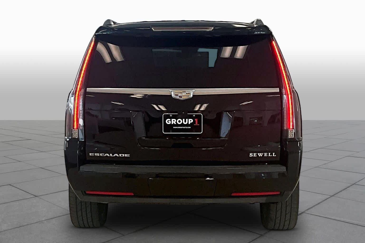 Used 2019 Cadillac Escalade Luxury AWD/4WD image 4