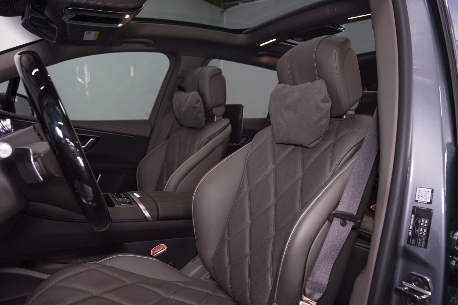 Used 2025 Mercedes-Benz Maybach EQS 680 4MATIC image 48
