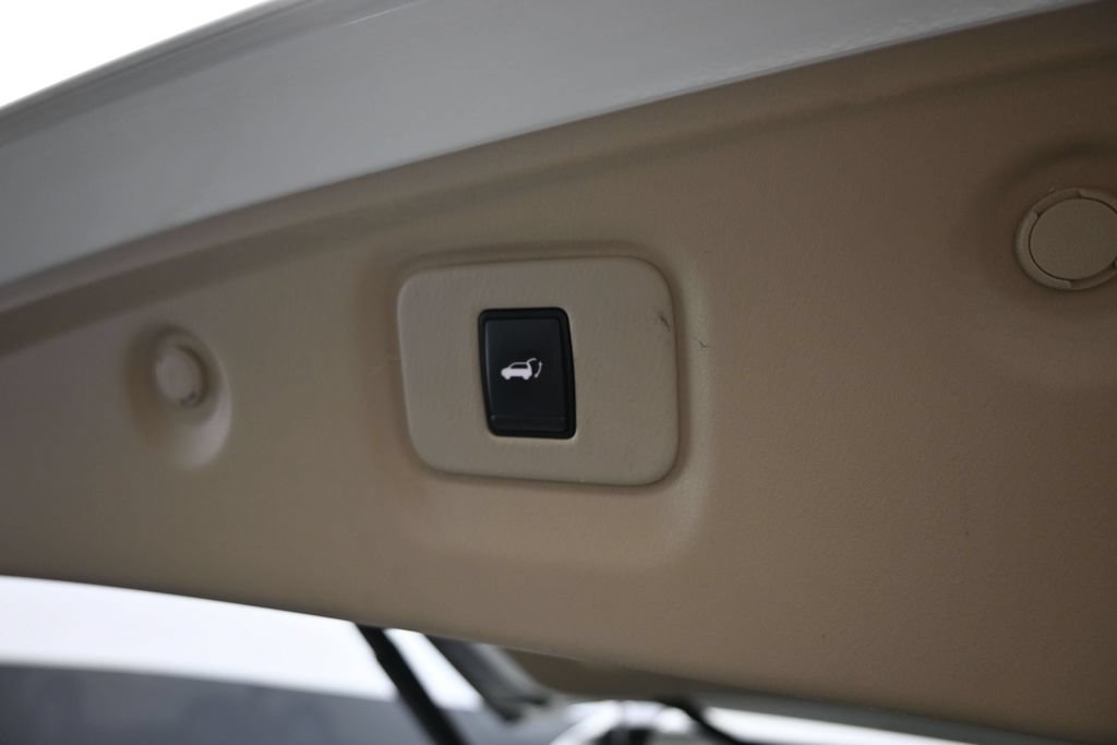 Used 2019 Nissan Pathfinder SL w/ SL Premium Package AWD/4WD image 14