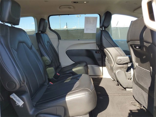 Used 2024 Chrysler Pacifica Touring-L image 26