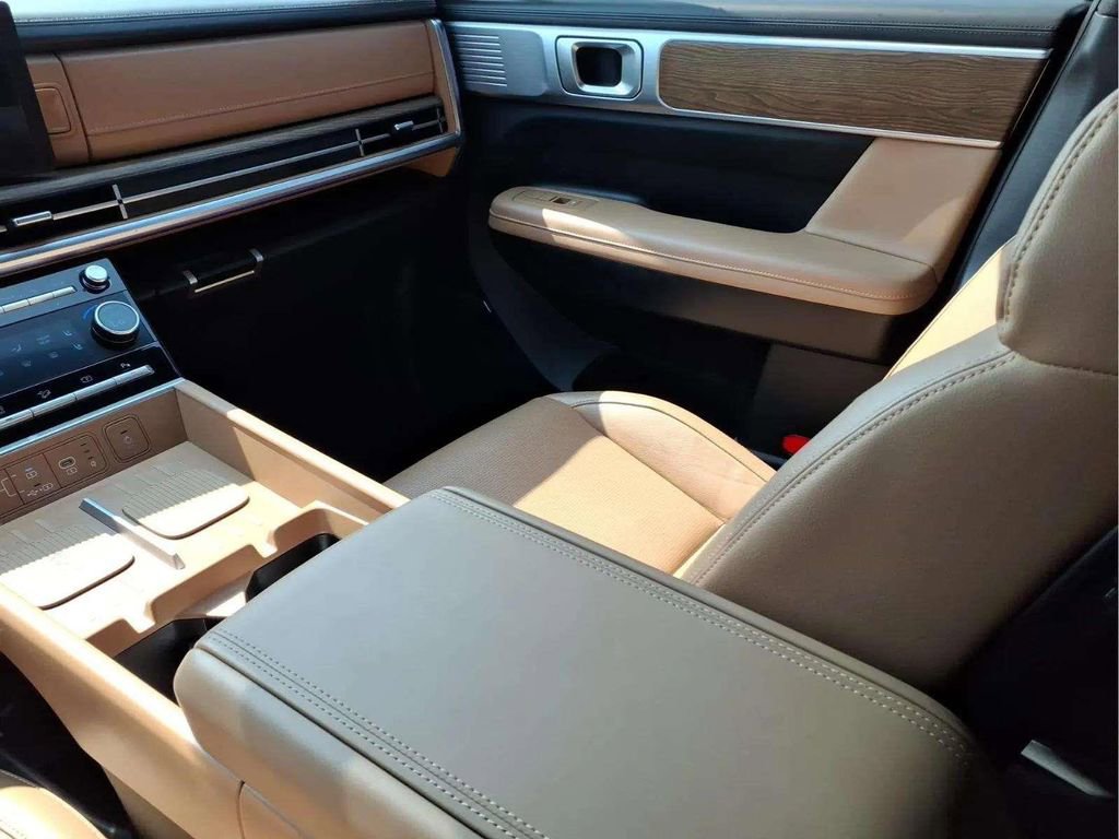 Used 2025 Hyundai Santa Fe Limited FWD image 13