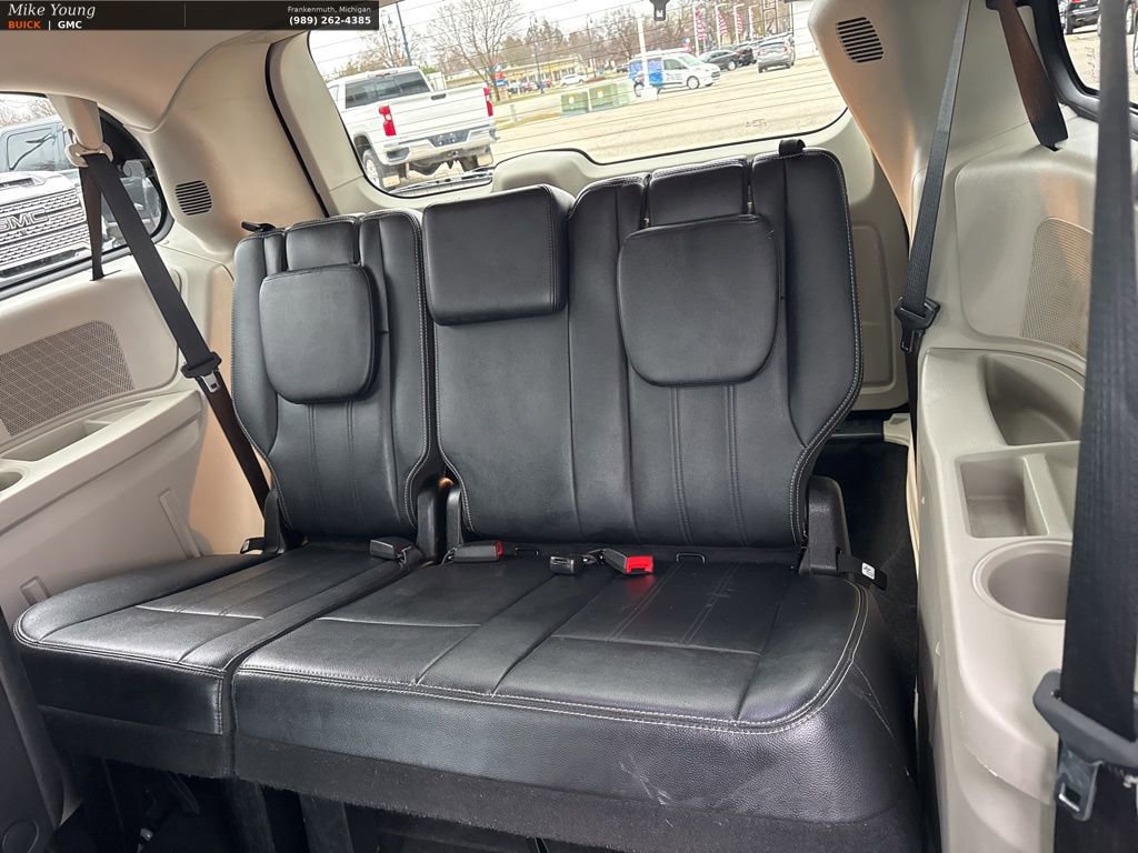 Used 2013 Chrysler Town & Country Touring image 33