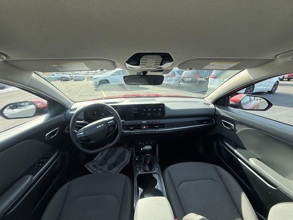 Used 2025 Kia K4 LXS image 11