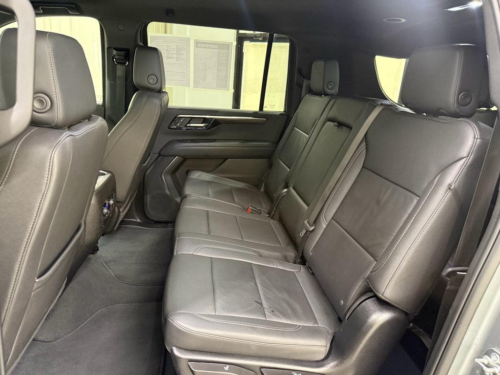 Used 2025 Chevrolet Suburban Z71 AWD/4WD image 18