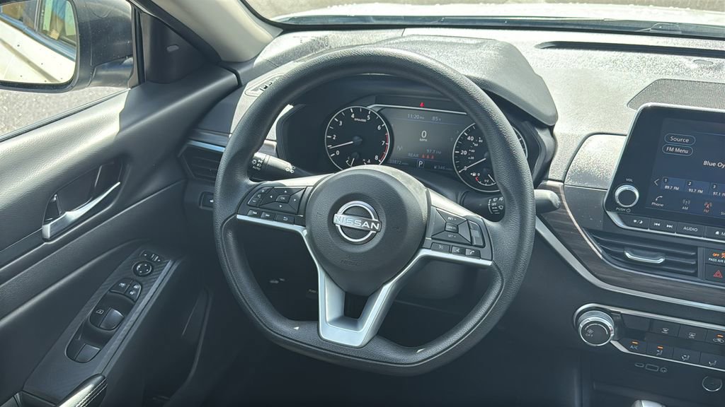 Used 2025 Nissan Altima 2.5 SV FWD image 24
