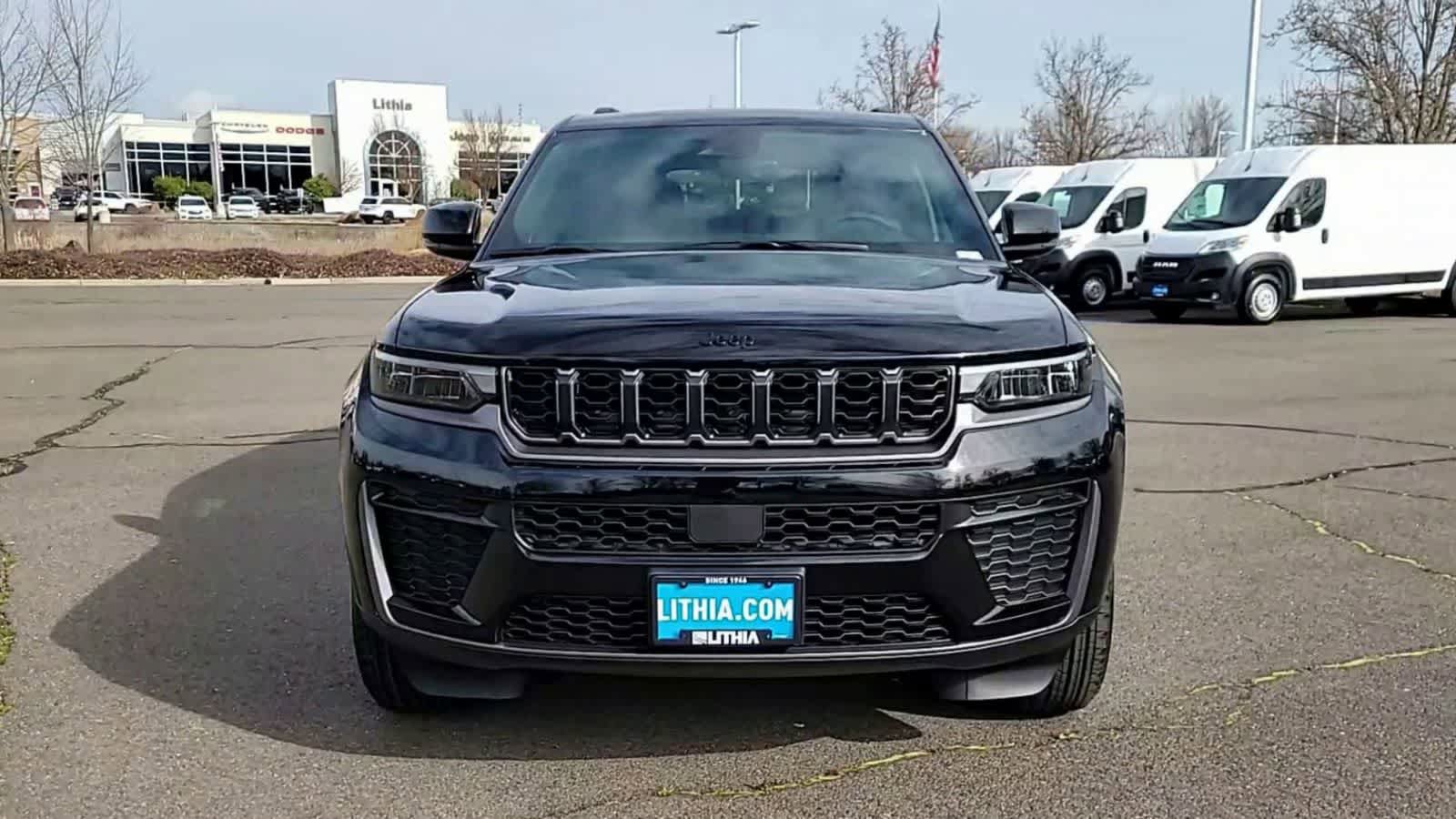 New 2026 Jeep Grand Cherokee Altitude AWD/4WD image 3