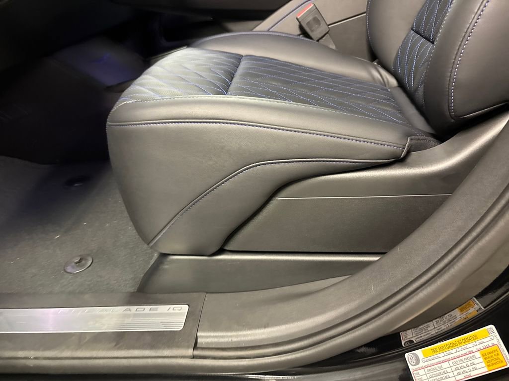 New 2025 Cadillac Escalade IQ Sport 1 w/ Smart Trailering package image 32