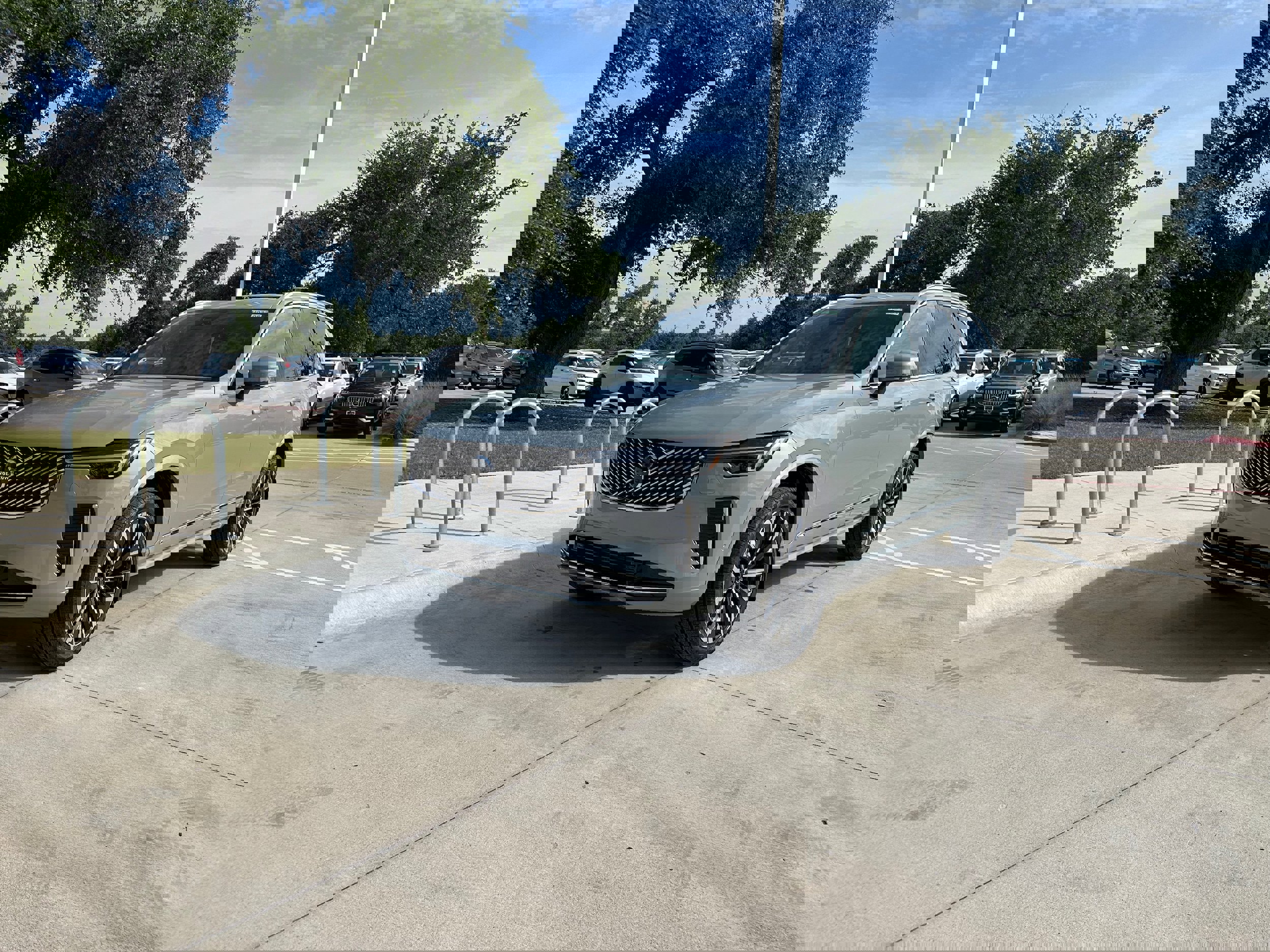 Used 2026 Volvo XC90 B5 Plus w/ Protection Package Premier image 2