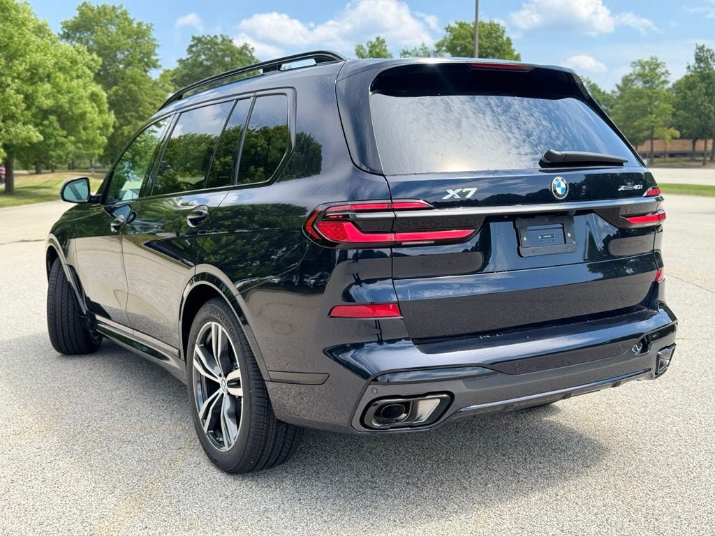 New 2027 BMW X7 xDrive40i w/ M Sport Package AWD/4WD image 4
