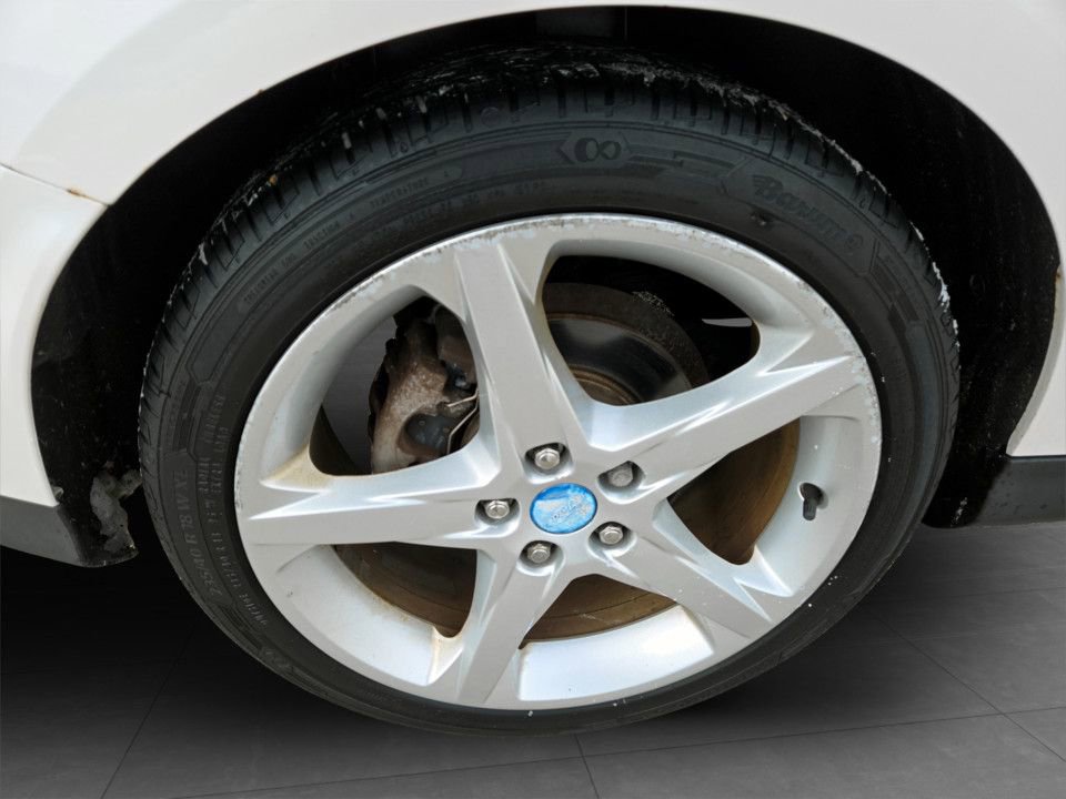 Used 2012 Ford Focus Titanium image 32