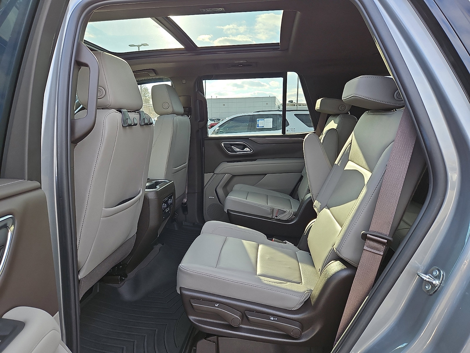 Used 2023 Chevrolet Tahoe Z71 w/ Luxury Package image 10