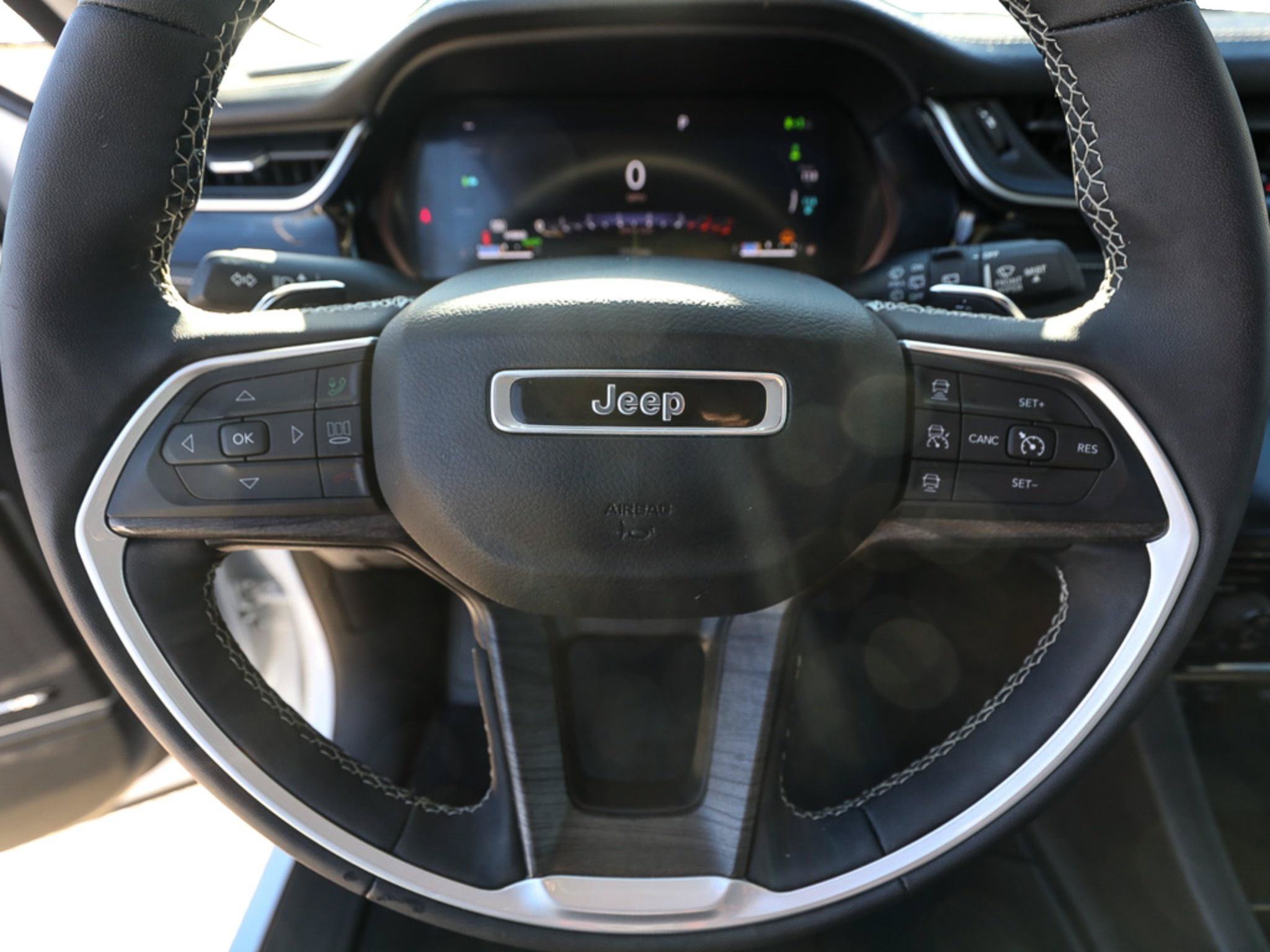 Used 2023 Jeep Grand Cherokee 30th Anniversary AWD/4WD image 15