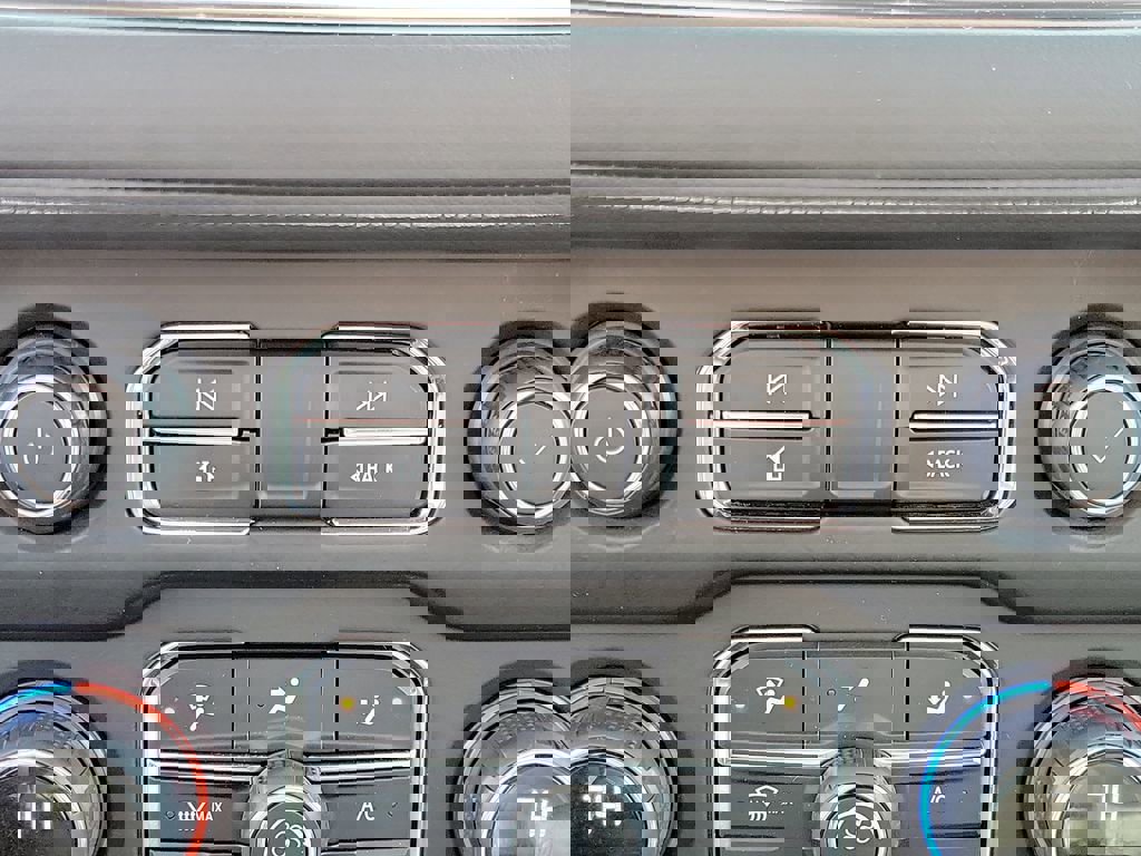 Used 2024 Chevrolet Suburban LT image 31