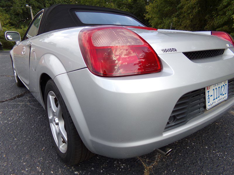 Used 2001 Toyota MR2 image 10