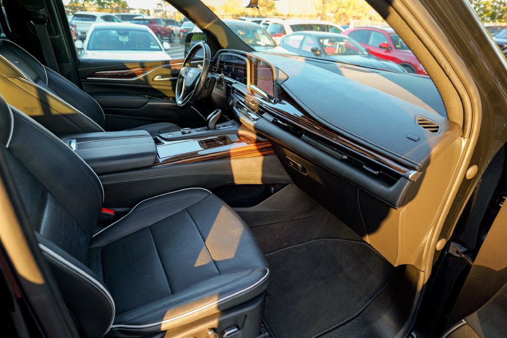 Used 2021 Cadillac Escalade ESV Premium Luxury w/ Driver Assist Tech Package AWD/4WD image 33