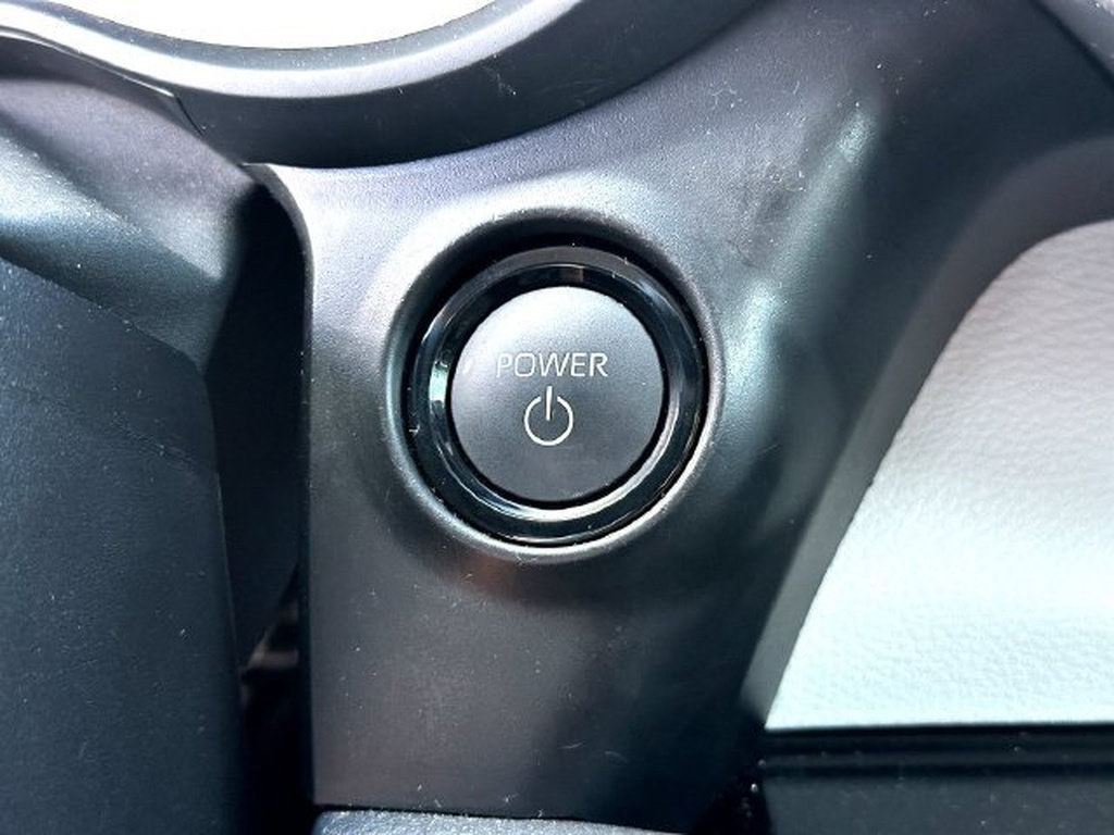 Used 2025 Toyota Sienna XLE FWD image 16