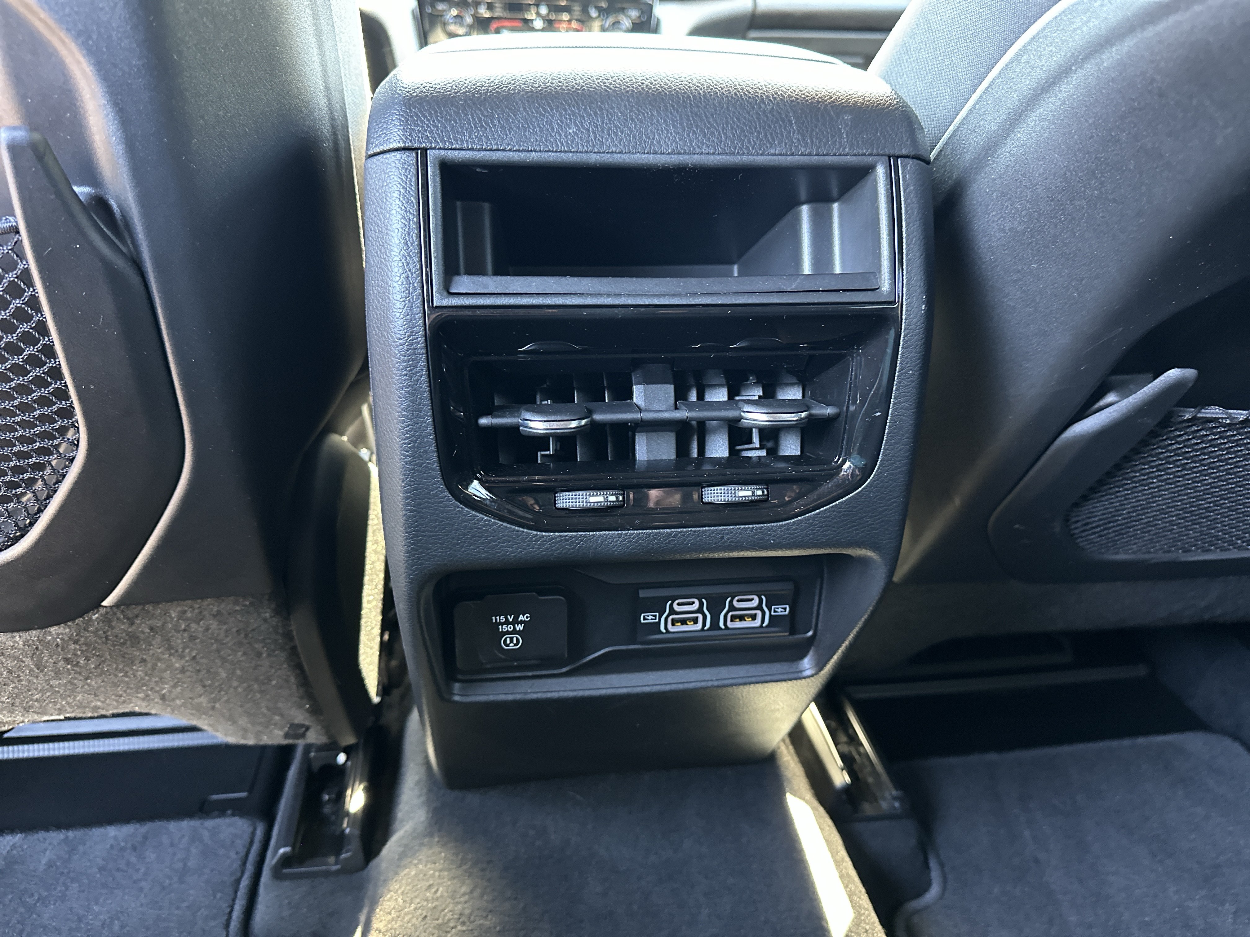 Used 2025 Jeep Grand Cherokee Laredo w/ Luxury Tech Group I RWD image 23