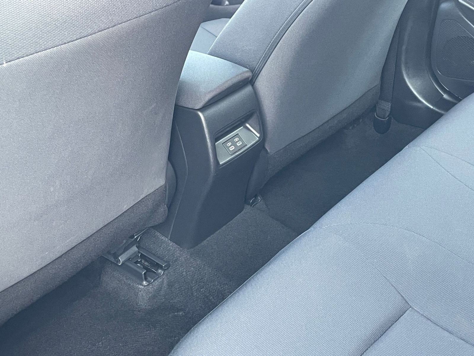 Used 2025 Toyota Corolla LE image 23