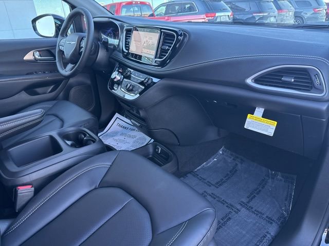 New 2026 Chrysler Pacifica Select w/ S Appearance Package image 13
