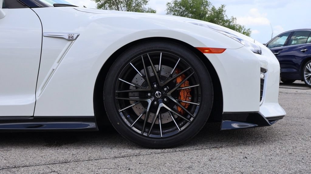 Used 2021 Nissan GT-R Premium AWD/4WD image 11