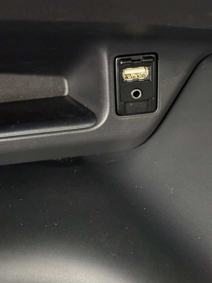 Used 2019 Toyota C-HR LE image 18