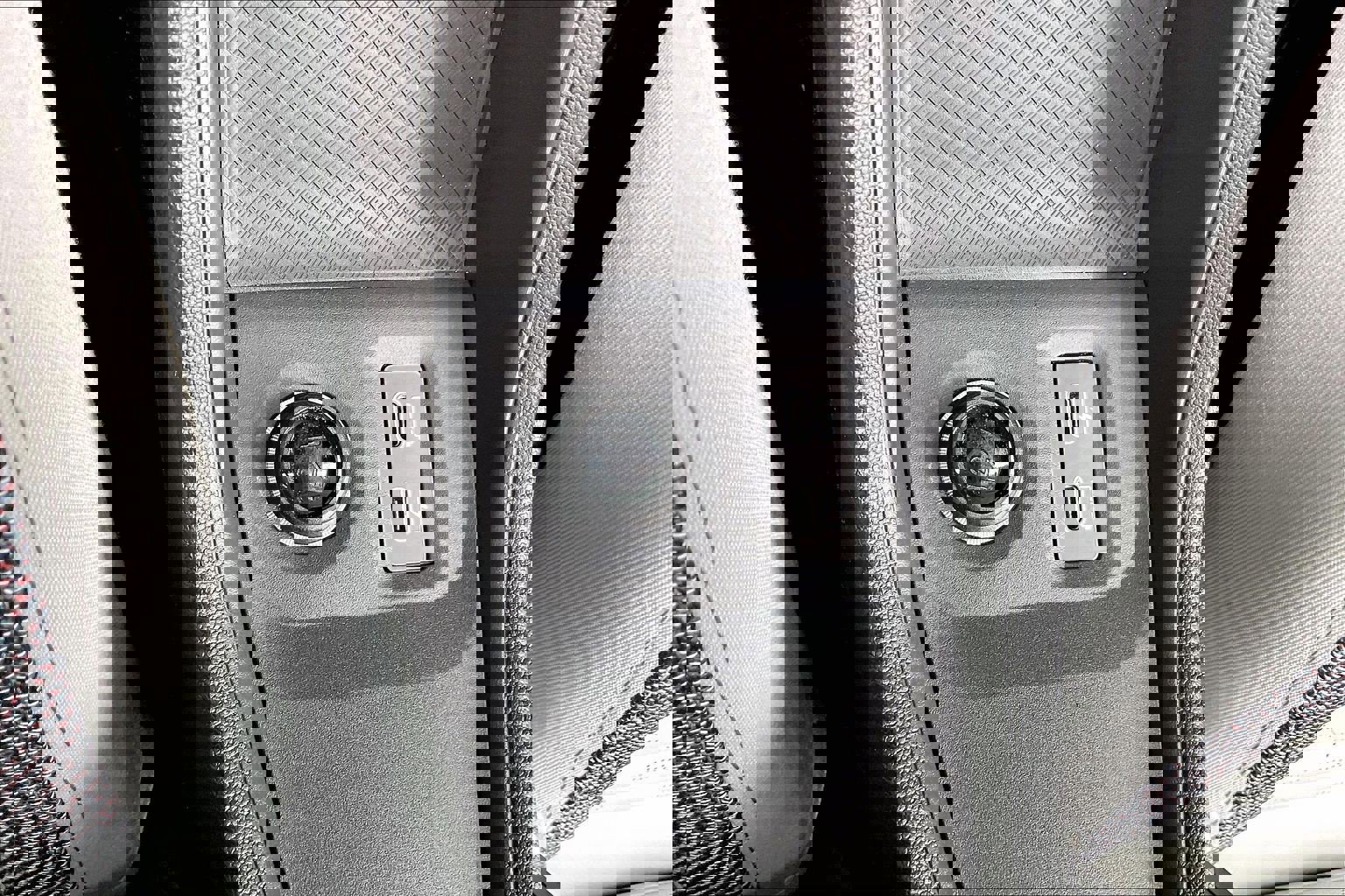 Certified 2025 MINI Cooper 2-Door Hardtop image 32