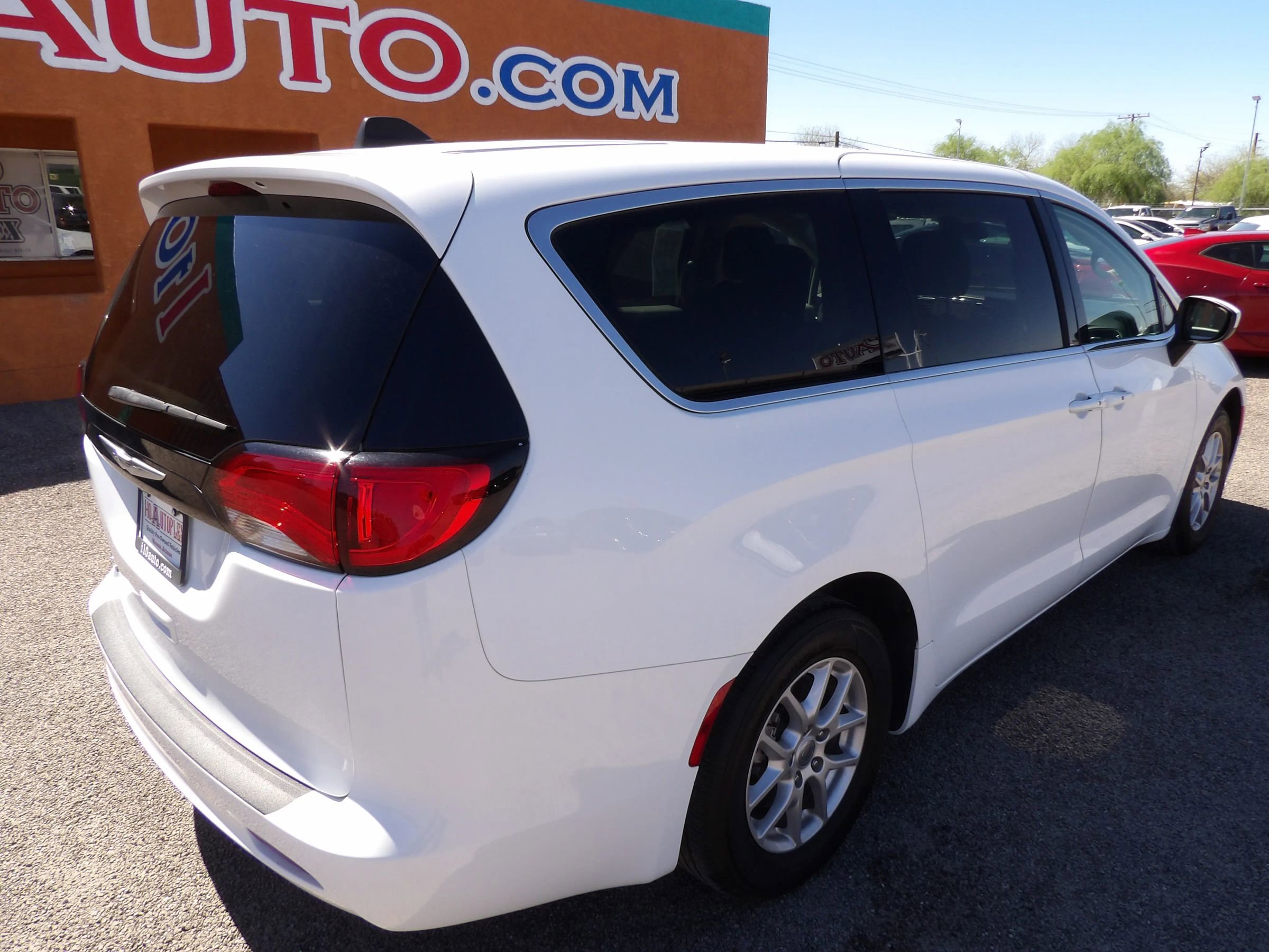 Used 2023 Chrysler Voyager LX image 8