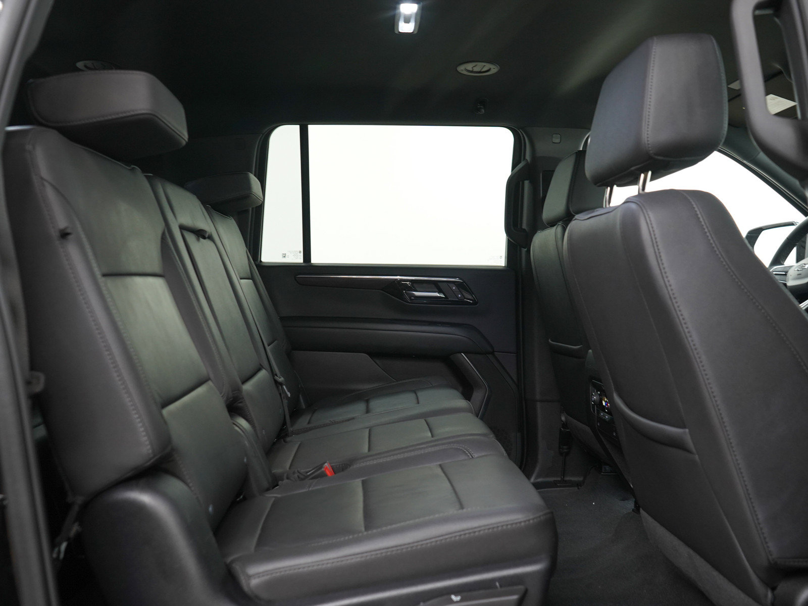 Used 2025 Chevrolet Suburban Z71 AWD/4WD image 13