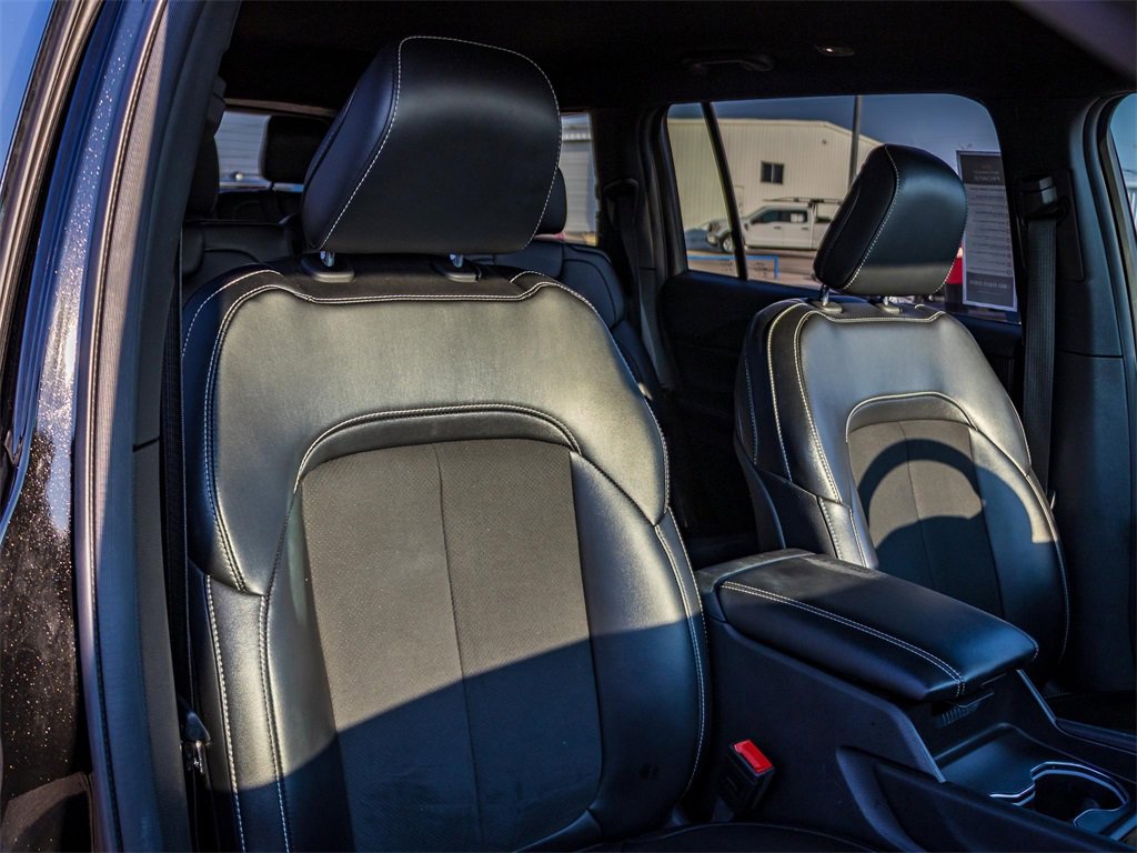 Used 2024 Jeep Grand Cherokee L Laredo image 11