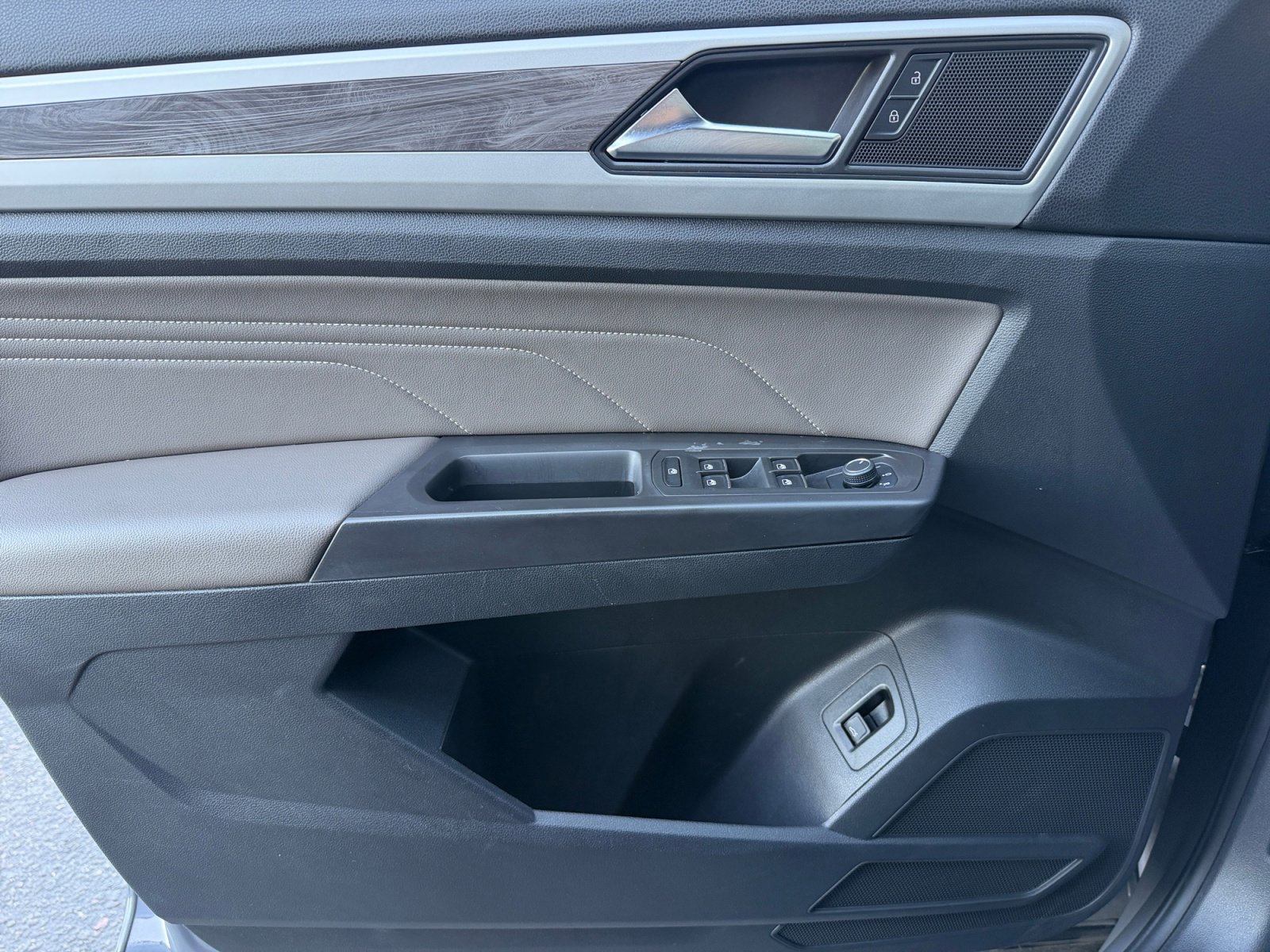 Used 2022 Volkswagen Atlas Cross Sport SE image 13