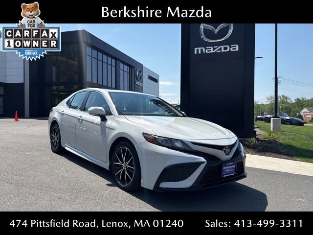 Used 2024 Toyota Camry SE w/ Cold Weather Package AWD/4WD image 1
