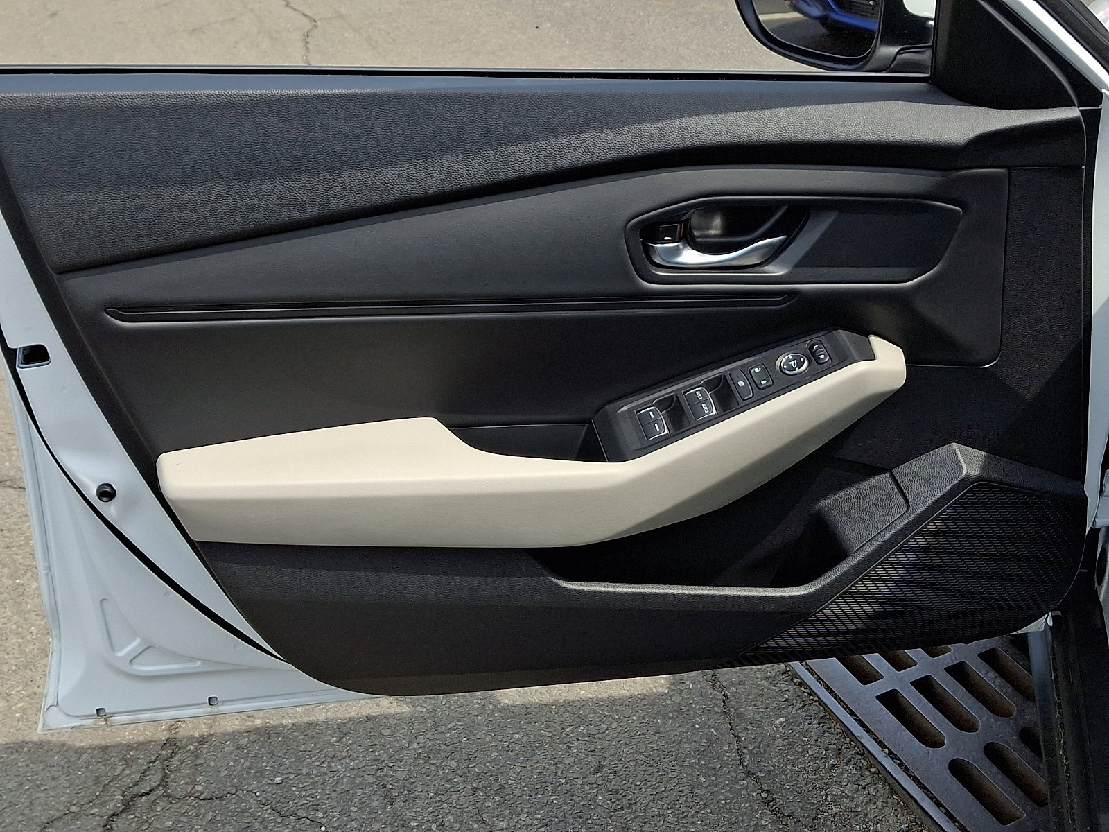 Used 2023 Honda Accord EX image 12