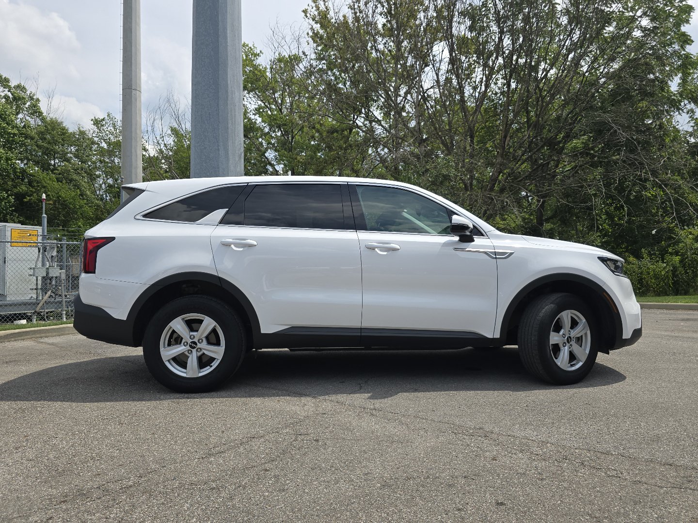 Used 2023 Kia Sorento LX AWD/4WD image 13