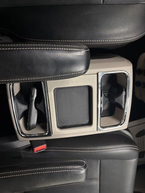 Used 2016 Chrysler Town & Country Touring FWD image 15