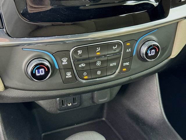 Used 2023 Chevrolet Traverse LS image 17
