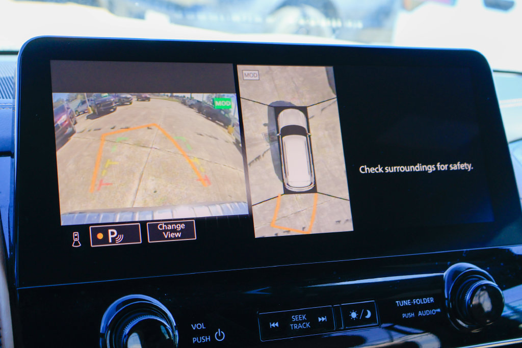 Used 2023 INFINITI QX80 Sensory w/ Cargo Package AWD/4WD image 3