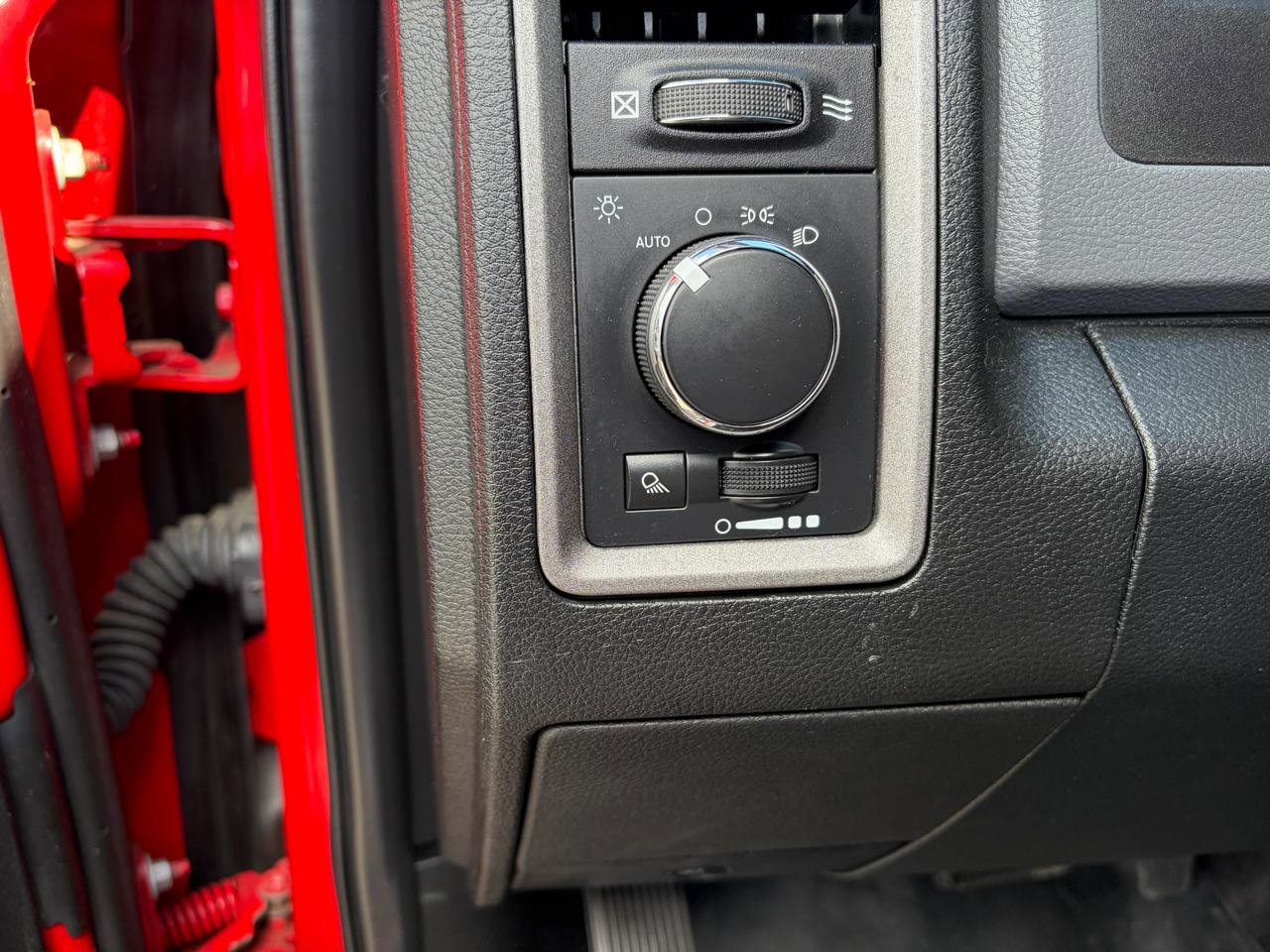 Used 2016 RAM 2500 Tradesman w/ Chrome Appearance Group image 29