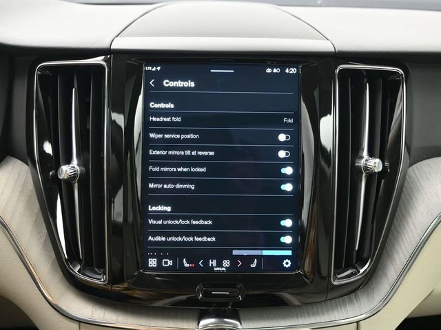 Used 2024 Volvo XC60 B5 Plus image 16