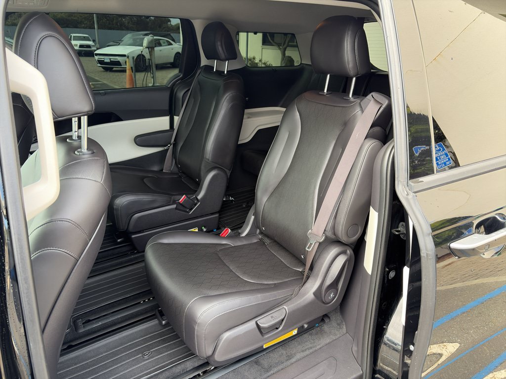 Used 2023 Kia Carnival SX FWD image 14