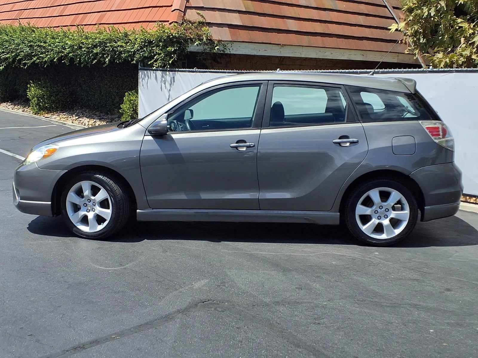 Used 2005 Toyota Matrix XR FWD image 5