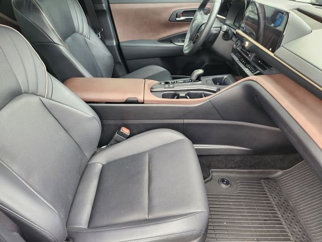 Used 2023 Toyota Crown XLE image 11