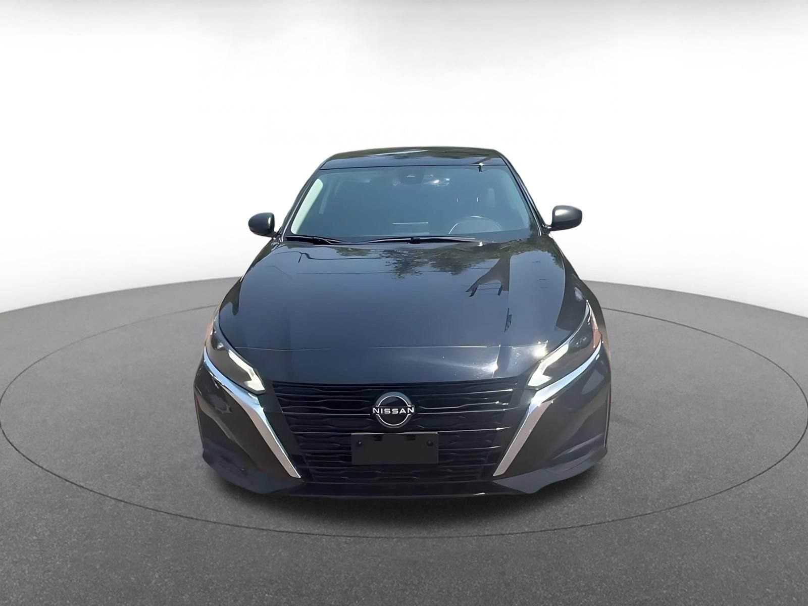 Used 2025 Nissan Altima 2.5 SV FWD image 4