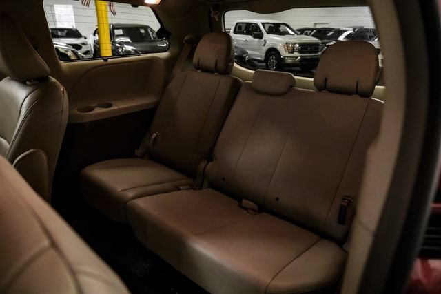 Used 2019 Toyota Sienna XLE Premium FWD image 34