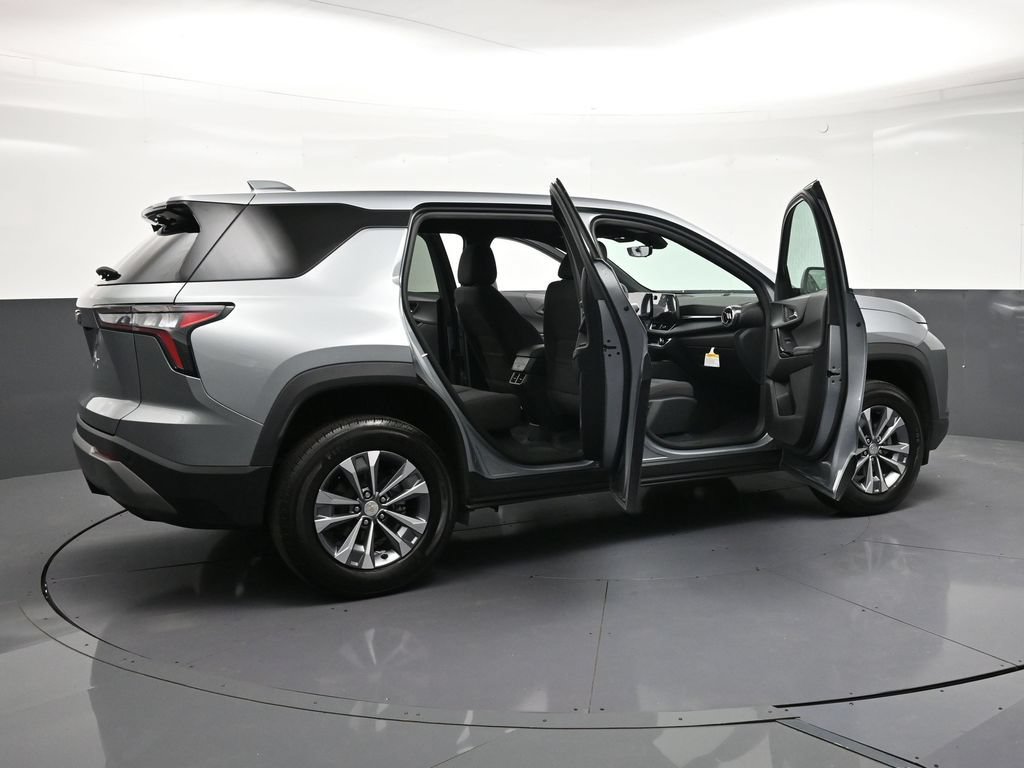 Used 2026 Chevrolet Equinox LT w/ Safety and Technology Package FWD image 32