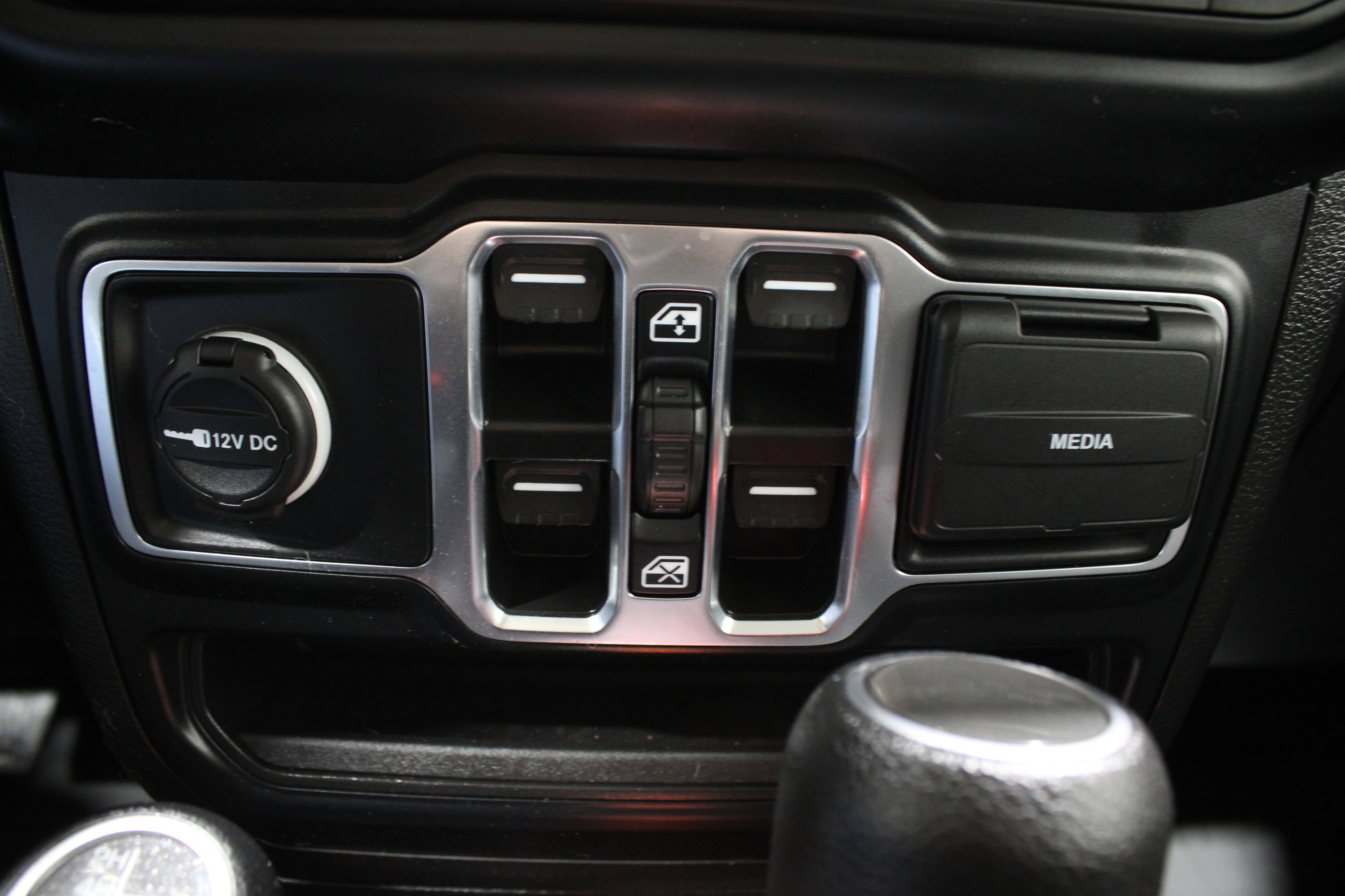 Used 2023 Jeep Gladiator Willys image 21