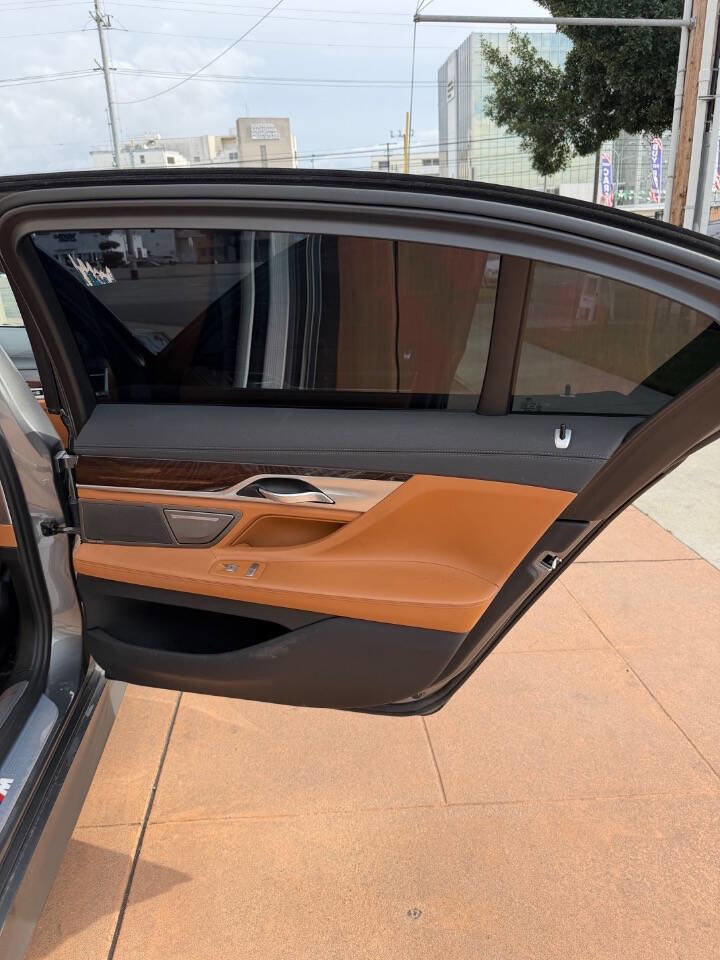 Used 2018 BMW 750i image 39